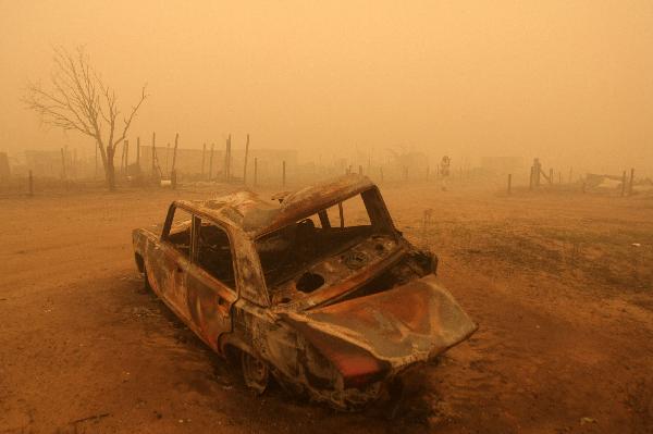 A burnt car stands at the roadside in the burnt out village of Mokhovoye, Lukhovitsi municipal district, some 130 kilometers from Moscow, August 3, 2010. Firefighters struggled Tuesday to contain the worst wildfires to hit Russia for decades, as a relentless heatwave and campfires left burning by the public sparked hundreds of new blazes. [Xinhua/AFP]