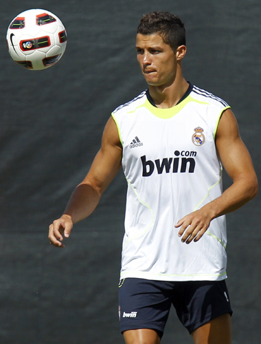 Real Madrid forward Cristiano Ronaldo kicks the ball during a training in Los Angeles, California, August 2, 2010. Real Madrid will play Club America in San Francisco August 4, and LA Galaxy in Los Angeles August 7.(Xinhua/Reuters Photo)