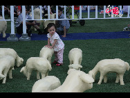 Children have fun in Shanghai Expo park.[Photo by Yuan Fang]