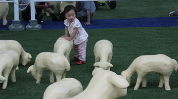 Children have fun in Expo park (2)
