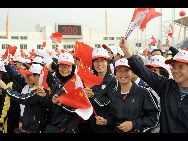 Residents celebrate a 300-day countdown to the Asian Games in Guangzhou, January 16, 2010. [Xinhua]