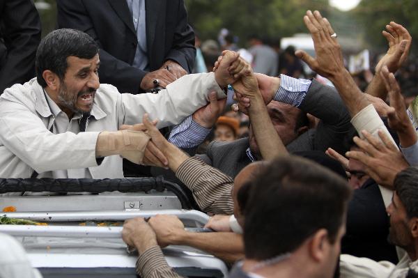 Iranian President Mahmoud Ahmadinejad shakes hands with supporters as he is welcomed to Hamadan, 336 kilometers (209 miles) southwest of Tehran, August 4, 2010.[Xinhua]