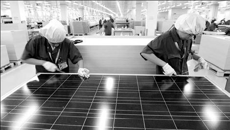 Workers assemble solar cells at a Chint Group plant in Zhejiang province. [China Daily]