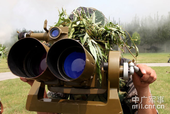 A soldier in the five-day military exercise code-named 'Vanguard-2010,' across Henan and Shandong provinces, August 4, 2010. [Photo/Xinhua] 