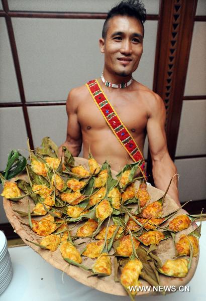 Photo taken on Aug. 5, 2010 shows a man presenting media the specialized Taiwan cuisine in Taipei, southeast China's Taiwan. The four-day-long 2010 Taiwan Culinary Exhibition will kick off on Aug. 27. (Xinhua/Wu Jingteng) 