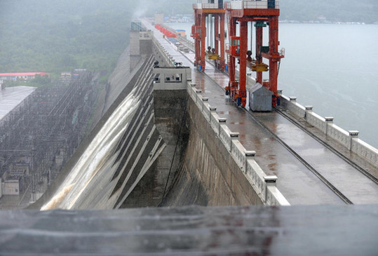 A picture taken on August 5, 2010 shows Fengman Reservoir, the largest reservoir on the Songhua River in Jilin Province. [Xinhua] 