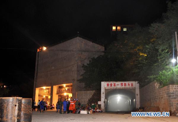 Rescuers prepare at the site of fire in Zhaoyuan, Yantai City, east China's Shandong Province, Aug. 7, 2010. A fire broke out at the Luoshan Gold Mine run by Lingnan Mining Co. Ltd. in Zhaoyuan, east China's Shandong Province, at about 5 p.m. Friday. [Xinhua]