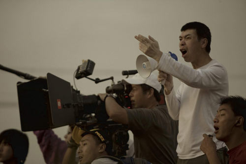An undeniably powerful filmmaker, director Feng Xiaogang knows his audience well and can make them laugh with his comedies or make them cry when it is a tragedy. [China Daily]