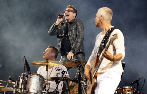 Lead singer Bono (C) of Irish rock band U2 performs a concert at the Olympic stadium in Turin, northern Italy August 6, 2010. U2 singer Bono is ready to rock after back surgery sidelined him for two months, and forced the band to postpone its North American tour by a year to May 2011. The Irish rockers began the second European leg of their &apos;360 Degree&apos; world tour on Friday in Italy.