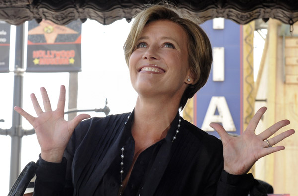 British actress Emma Thompson is honored for her motion picture career with a star on the Hollywood Walk of Fame, in Hollywood, California August 6, 2010. [Xinhua/Reuters]