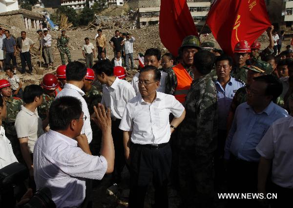 Chinese Premier Wen Jiabao inspects the landslide-hit region in Zhouqu County, Gannan Tibetan Autonomous Prefecture in northwest China&apos;s Gansu Province, Aug. 8, 2010.[Xinhua]