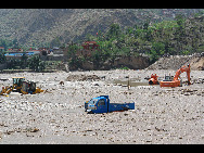 Cars are seen swept way by a landslide in Zhouqu County, Gannan Tibetan Autonomous Prefecture in Gansu Province, August 8, 2010. At least 127 people have been confirmed dead in landslides triggered by torrential rains in Zhouqu County.[Xinhua]