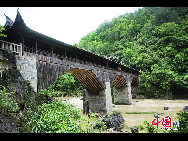 Bridges are not just for crossing rivers in Pingnan, they are icons of the little-known county in northeast Fujian province. Pingnan was once home to more than 100 of these distinctive wooden bridges that were recognized by UNESCO as an intangible cultural heritage. [Photo by Zhou Yunjie]