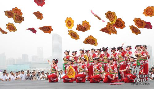 Chinese folk art photos released on Expo Day 100