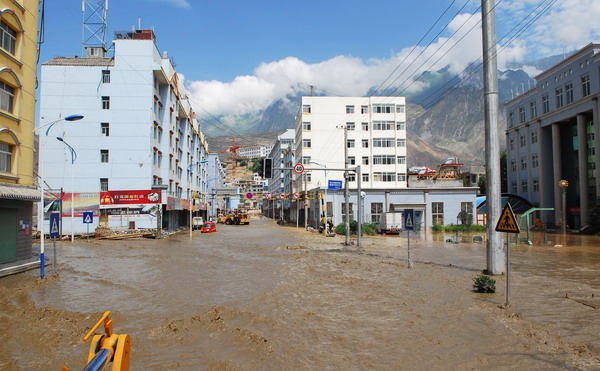 A view of a flooded street in mudslide-hit Zhouqu. [Xinhua]