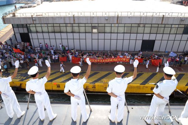 A Chinese warship arrives at Pireaus Port of Greece, Aug. 9, 2010. Two Chinese naval warships destroyer Guangzhou and frigate Chaohu, which are part of the fifth Chinese naval escort flotilla, arrived on Monday at Pireaus Port for a visit to Greece. [Liu Chunhui/Xinhua]