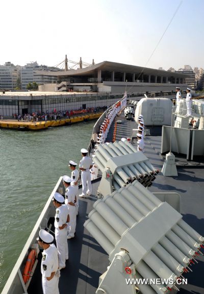 A Chinese warship arrives at Pireaus Port of Greece, Aug. 9, 2010. Two Chinese naval warships destroyer Guangzhou and frigate Chaohu, which are part of the fifth Chinese naval escort flotilla, arrived on Monday at Pireaus Port for a visit to Greece. [Liu Chunhui/Xinhua]