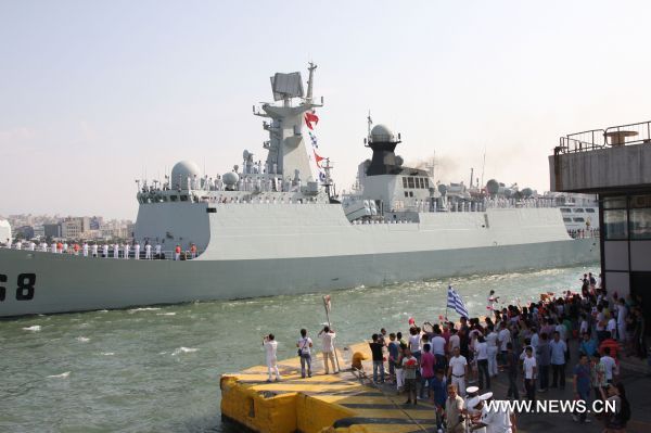 A Chinese warship arrives at Pireaus Port of Greece, Aug. 9, 2010. Two Chinese naval warships destroyer Guangzhou and frigate Chaohu, which are part of the fifth Chinese naval escort flotilla, arrived on Monday at Pireaus Port for a visit to Greece. [Liu Chunhui/Xinhua]