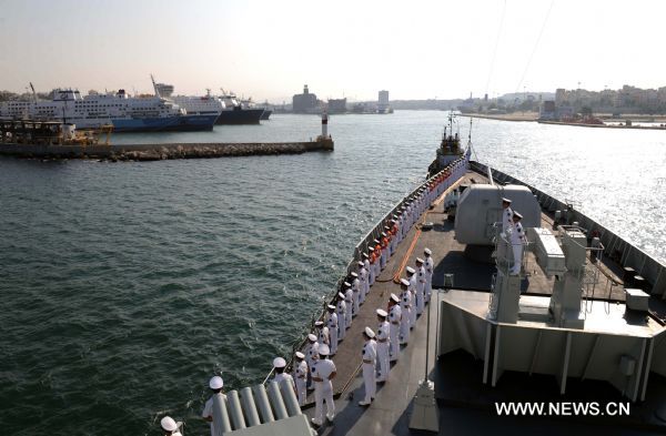 Chinese naval warship Guangzhou arrives at Pireaus Port of Greece, Aug. 9, 2010. Two Chinese naval warships destroyer Guangzhou and frigate Chaohu, which are part of the fifth Chinese naval escort flotilla, arrived on Monday at Pireaus Port for a visit to Greece. [Liu Chunhui/Xinhua]