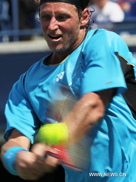 David Nalbandian of Argentina returns the ball against David Ferrer of Spain during the Rogers Cup in Toronto, Canada, on August 10, 2010. David Nalbandian won the match 2-1. [Xinhua]