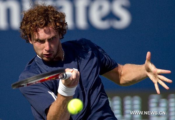 Ernests Gulbis of Latvia returns the ball against Robin Soderling of Sweden during the Rogers Cup in Toronto, Canada, on August 10, 2010. [Xinhua] 