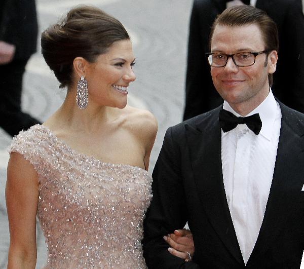 File photo shows that Sweden&apos;s Crown Princess Victoria and her fiance Daniel Westling arrive for a Government dinner at the Eric Ericson Hall in Skeppsholmen June 18, 2010, as part of this weekend&apos;s wedding celebrations. [Xinhua]