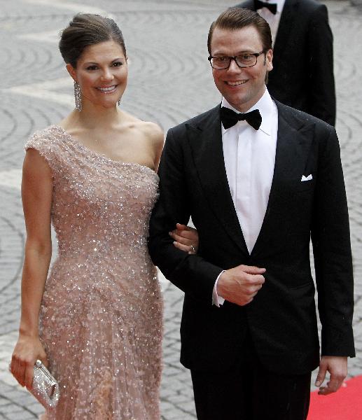 File photo shows that Sweden&apos;s Crown Princess Victoria and her fiance Daniel Westling arrive for a Government dinner at the Eric Ericson Hall in Skeppsholmen June 18, 2010, as part of this weekend&apos;s wedding celebrations. At least three formal complaints have been filed against Swedish Crown Princess Victoria for corruption linked to honeymoon gifts she and her husband Prince Daniel accepted after their June 19 wedding, media reported on August 9, 2010. [Xinhua]