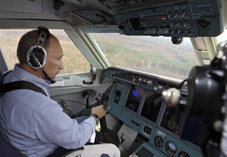 Russian PM pilots plane to fight wildfires