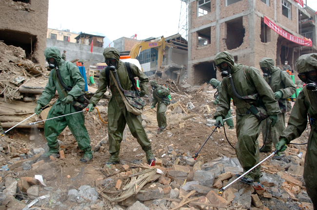 Soldiers spray disinfectant in landslides-hit Zhouqu County, Gannan Tibetan Autonomous Prefecture in northwest China&apos;s Gansu Province, Aug. 11, 2010. [Xinhua]