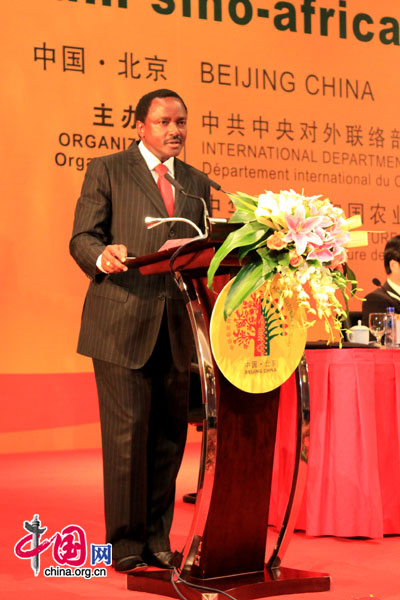 The photo shows Kalonzo Musyoka, vice president of Kenya, addressing at the China-Africa Agricultural Forum held in Beijing on August 11, 2010. [Xu Lin / China.org.cn]