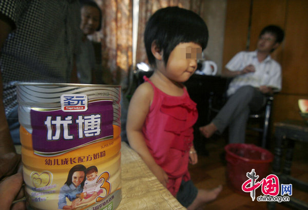 Xiao Yu is showing signs of sexual prematurity development as a suspected case doubted that Shengyuan Milk Powder lead to the baby precocity. Chinese food safety officials are investigating reports that hormone-tainted milk powder has caused baby girls to show signs of premature sexual development. [CFP]