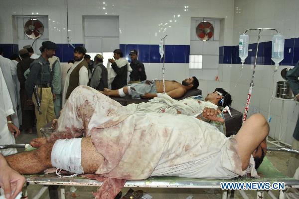 Injured men are treated at a local hospital in southwest Pakistan&apos;s Quetta on Aug. 11, 2010. At least two people were killed and four others were injured during a shootout by unidentified gunmen in Quetta. [Hassan/Xinhua]