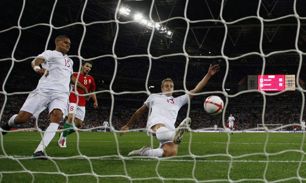 England's Michael Dawson attempts to clear the ball off the line during their international friendly soccer match against Hungary at Wembley Stadium in London August 11, 2010. (Xinhua/Reuters Photo)