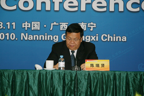 Mr. Chen Ruixian,Executive vice director of office and vice director of the Management Committee of PBG Economic Zone, Deputy Secretary General of the Organizing Committee of the 5th PBG Economic Cooperation Forum speaks at the press conference. [Ma Yujia / China.org.cn]
