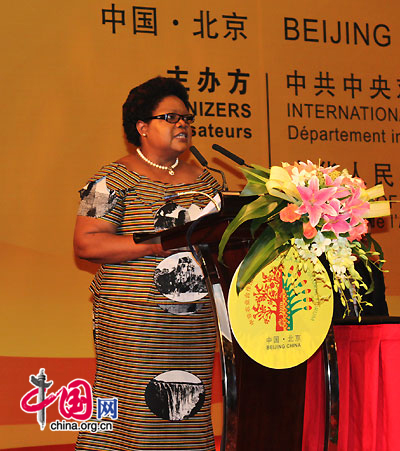 The photo shows Joyce Mujuru, vice president of Zimbabwe, addressing at the China-Africa Agricultural Forum held in Beijing on August 11, 2010. [Xu Lin / China.org.cn] 