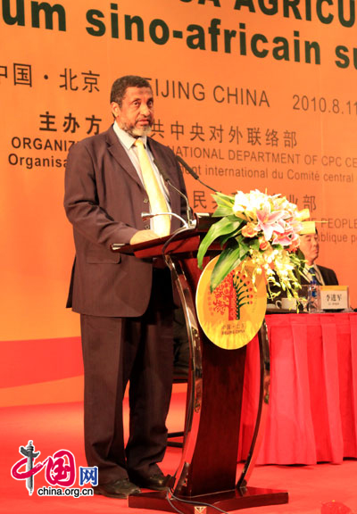 The photo shows Al-zubair Ahmed Hassan, economic secretary of National Congress of Sudan, addressing at the China-Africa Agricultural Forum held in Beijing on August 11, 2010. [Xu Lin / China.org.cn]