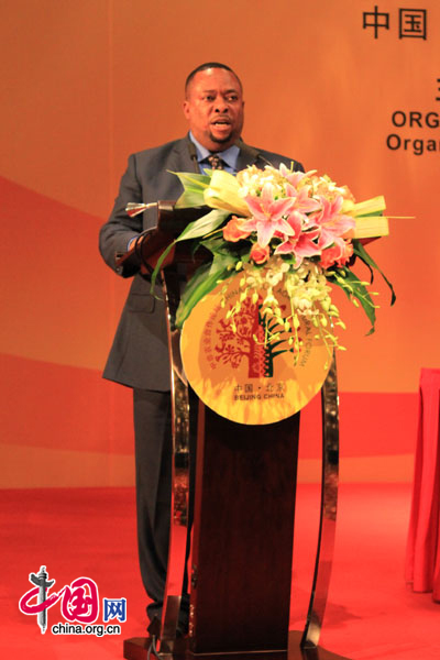 The photos shows Peter Daka, minister of Agriculture of Zambia, addressing at the China-Africa Agricultural Forum held in Beijing on August 11, 2010. [Xu Lin / China.org.cn] 