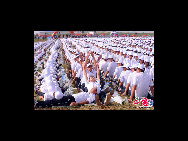 The world's largest human domino, comprising of 10,267 people, was formed on the grasslands in Ordos, the Inner Mongolia autonomous region, on August 12, 2010, toppling a Guinness World Record created a decade ago. [CFP] 