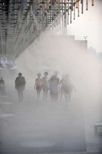 Water mists help visitors stay cool at Expo Park