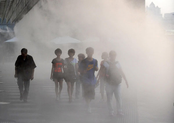 Water mists help visitors stay cool at Expo Park