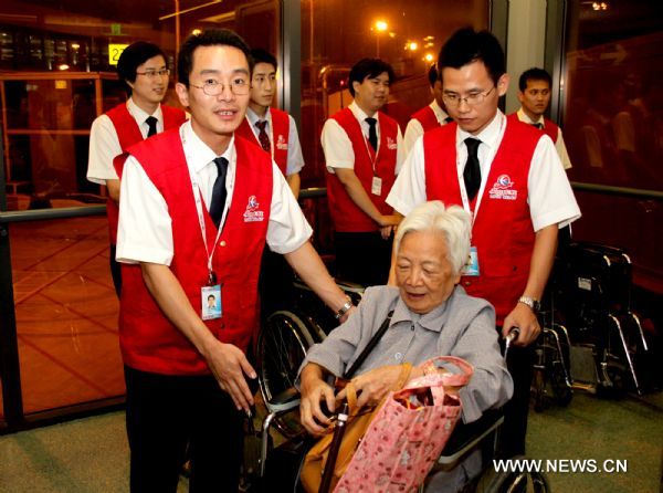 A patient with cataract boarding the flight from Kax to Shanghai for medical treatment arrives in Shanghai, east China, Aug. 13, 2010. The air route between Shanghai and Kax City in northwest China's Xinjiang Uygur Autonomous Region operated by China Eastern Airlines was opened on Aug. 12.