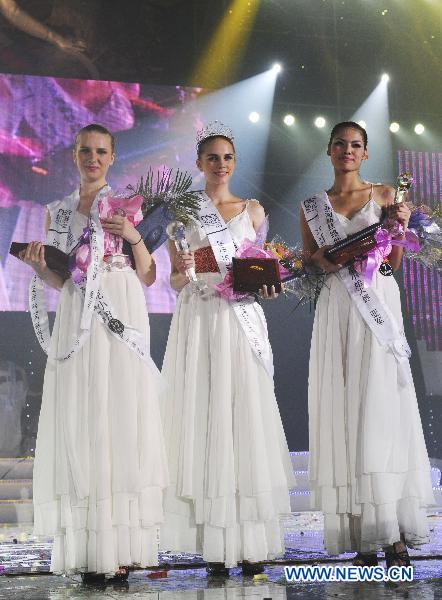 Champion Ola (C) from Mexico, runner-up Chen Zhangmei (R) from China and second runner-up Ondrusova Simona (L) from Slovakia pose during the 2010 Miss Bikini Pageant World Final in Beihai, southwest China's Guangxi Zhuang Autonomous Region, Aug. 13, 2010.