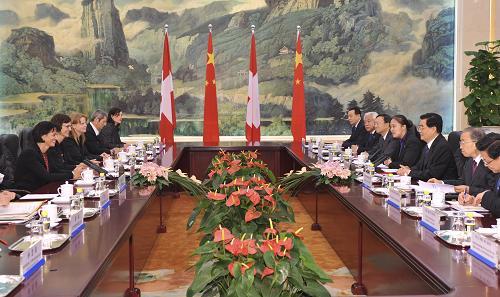 China and Switzerland on Friday agreed to start free trade agreement (FTA) talks, as the two states celebrate their 60th anniversary of diplomatic ties.