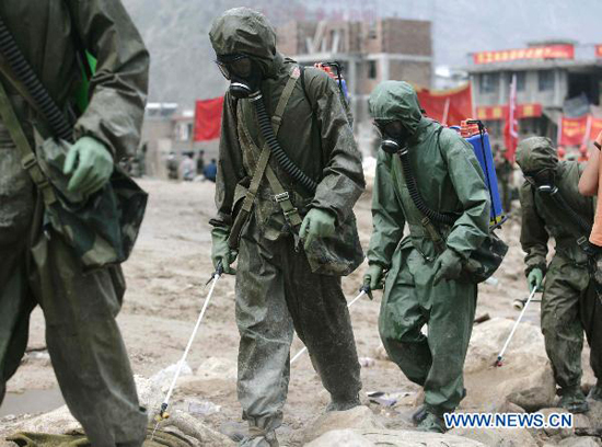 Soldiers spray disinfectant in landslides-hit Zhouqu County, Gannan Tibetan Autonomous Prefecture in northwest China's Gansu Province, Aug. 11, 2010. (Xinhua photo)