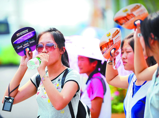 Temperature reaches 42.4 degrees Celsius in Chongqing on August 12, 2010.