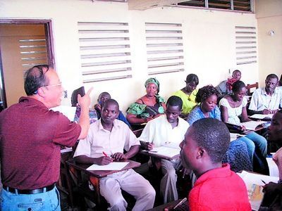 In this file photo, a Chinese teacher gives a lecture to Liberian students. Confucius institutes has been serving as a bridge of culture and partnership between African and China in recent years.