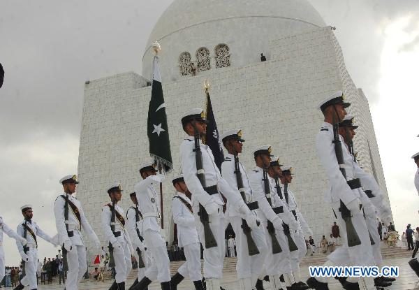 Pakistani boys purchase national flags to celebrate the Independence Day in northwest Pakistan's Peshawar Aug. 14, 2010. [Xinhua]