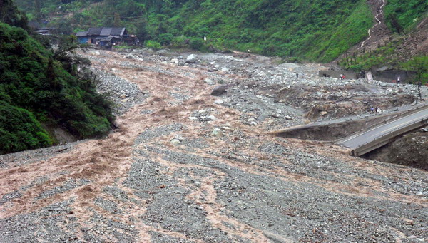 The landslide site in Wenchuan county, Sichuan province is seen in this photo taken on August 14, 2010. No 213 national highway, a major link to Wenchuan, was blocked by the rain-triggered landslides which ravaged Wenchuan county Saturday. The landslides have also left 38 missing and forced the evacuation of over 10,000 residents.[Photo/Xinhua]