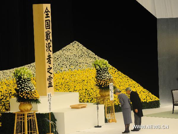 Japan&apos;s Emperor Akihito and Empress Michiko bow as they offer prayers before an alter in a memorial service for those who died in World War Two during a ceremony marking the 65th anniversary of Japan&apos;s surrender in the war, in Tokyo Aug. 15, 2010. [Xinhua]