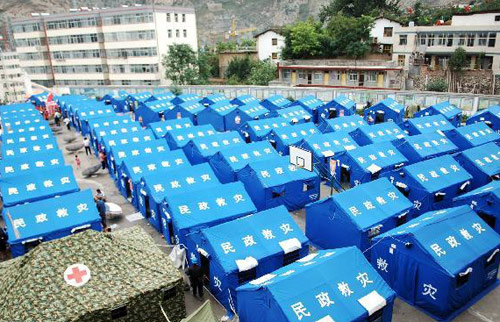 Tents for temporary shelter are built in mudslide-hit Zhouqu county, Gannan Tibetan autonomous prefecture in Northwest China&apos;s Gansu province, August 12, 2010. [Xinhua]